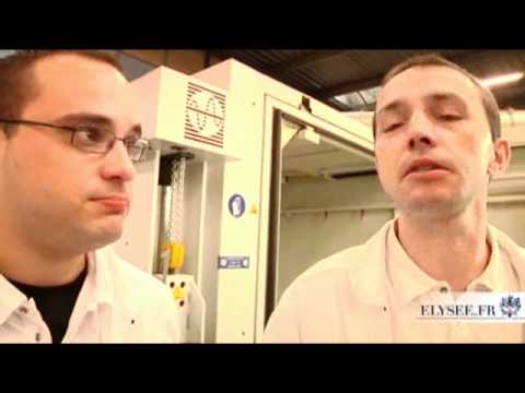 Aérospatial : le Président visite le site de Safran à Vernon