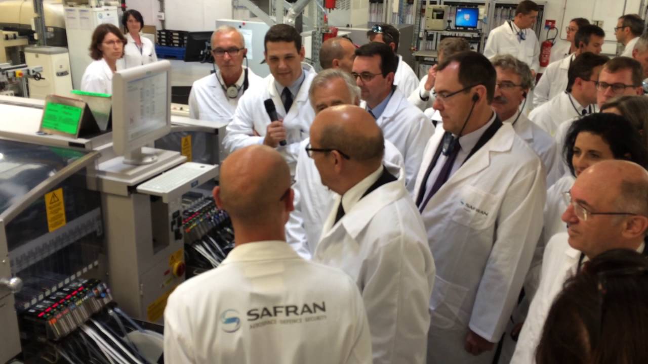 Fougères visite de Jean-Yves Le Drian chez Safran